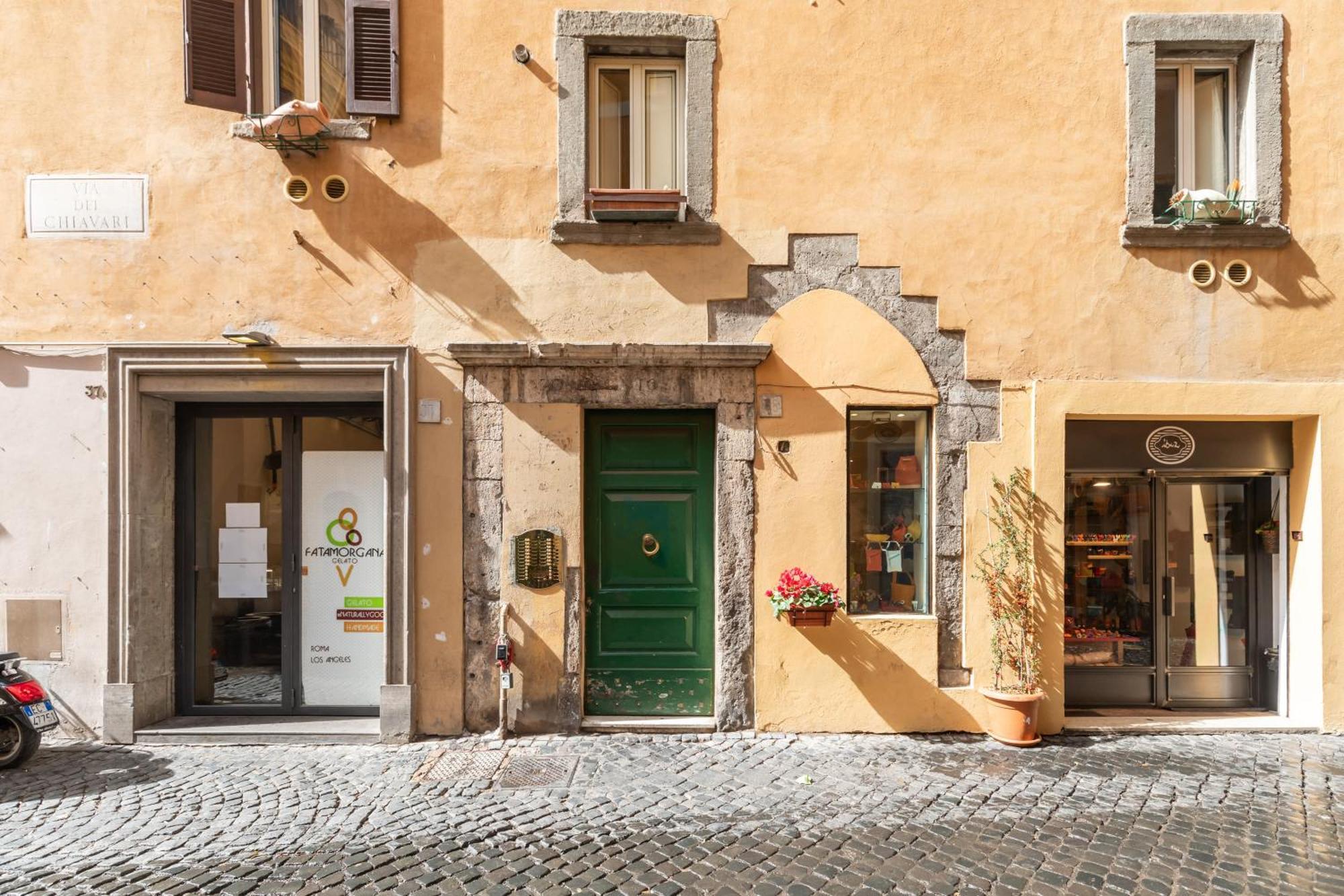 Campo De' Fiori Enchanting Attic Apartment Rome