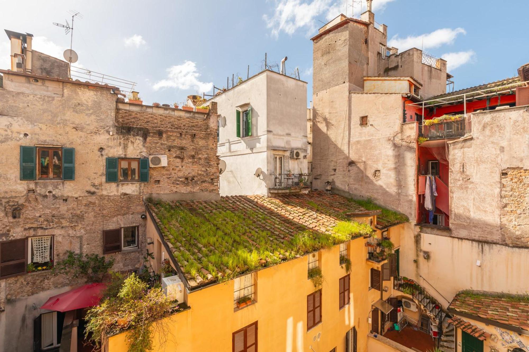 Campo De' Fiori Enchanting Attic